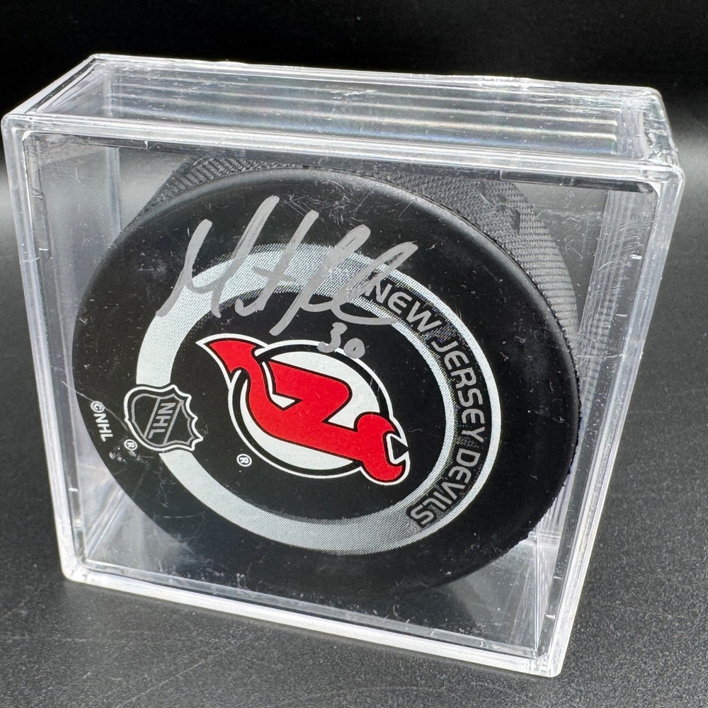 Martin Brodeur Signed New Jersey Devils NHL Official Game Puck Steiner COA‎ Case